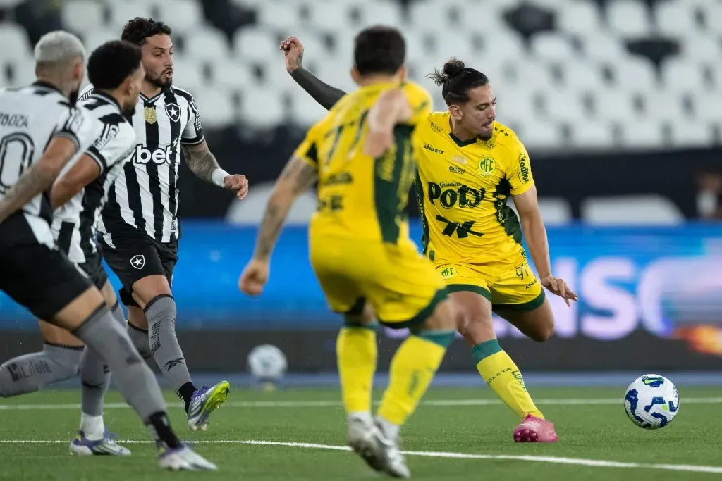 Mirassol deu trabalho ao Botafogo - Foto: Jorge Rodrigues/AGIF.