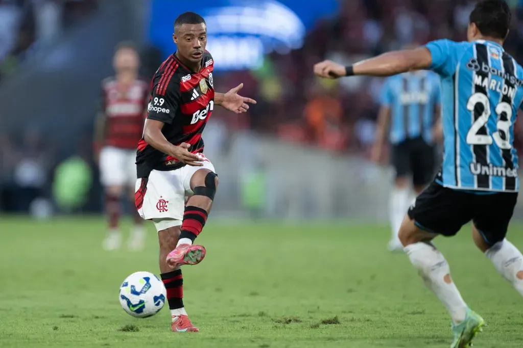 Foto: Jorge Rodrigues/AGIF – De La Cruz durante jogo contra o Grêmio.