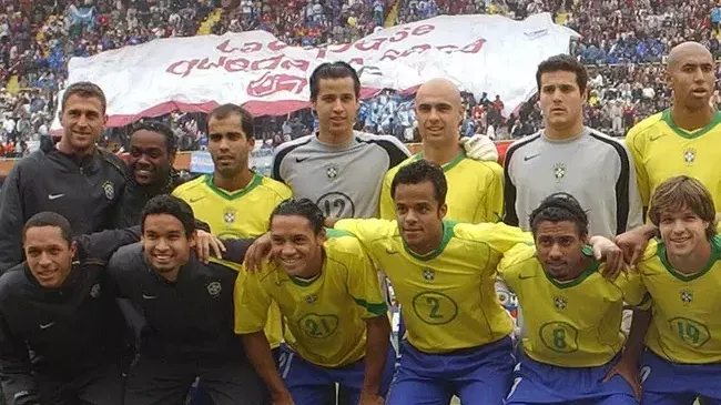 Fábio junto com outros jogadores da Seleção Brasileira na Copa América de 2004. (Nilton Santos/CBF)