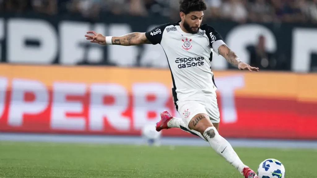 Yuri Alberto em ação pelo Corinthians contra o Botafogo – Foto: Jorge Rodrigues/AGIF