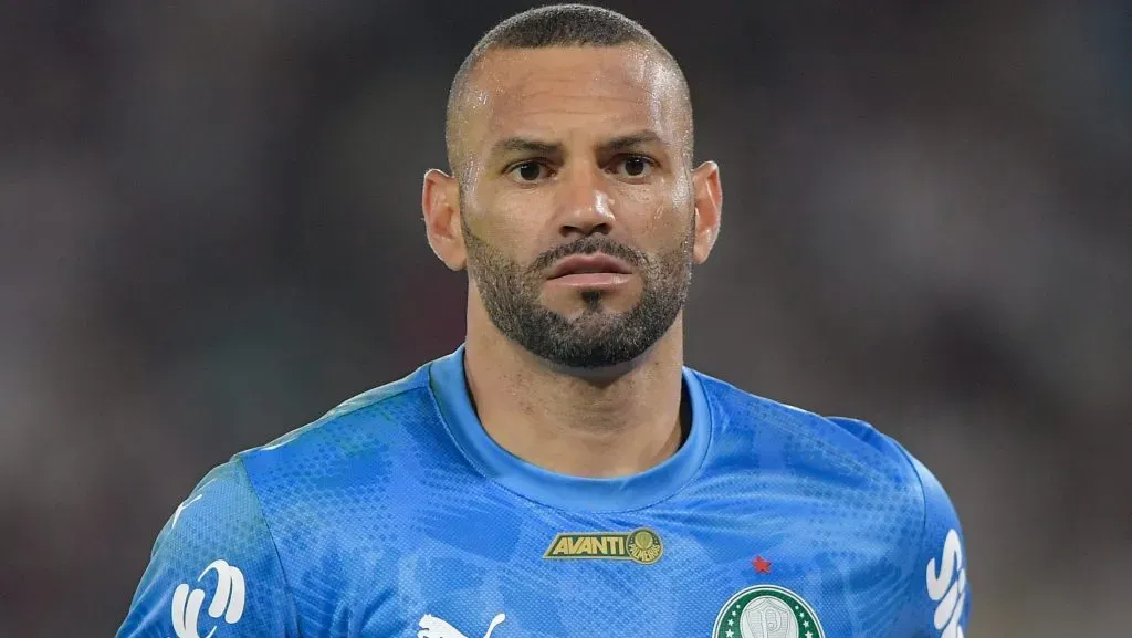 Weverton durante partida. Foto: Thiago Ribeiro/AGIF