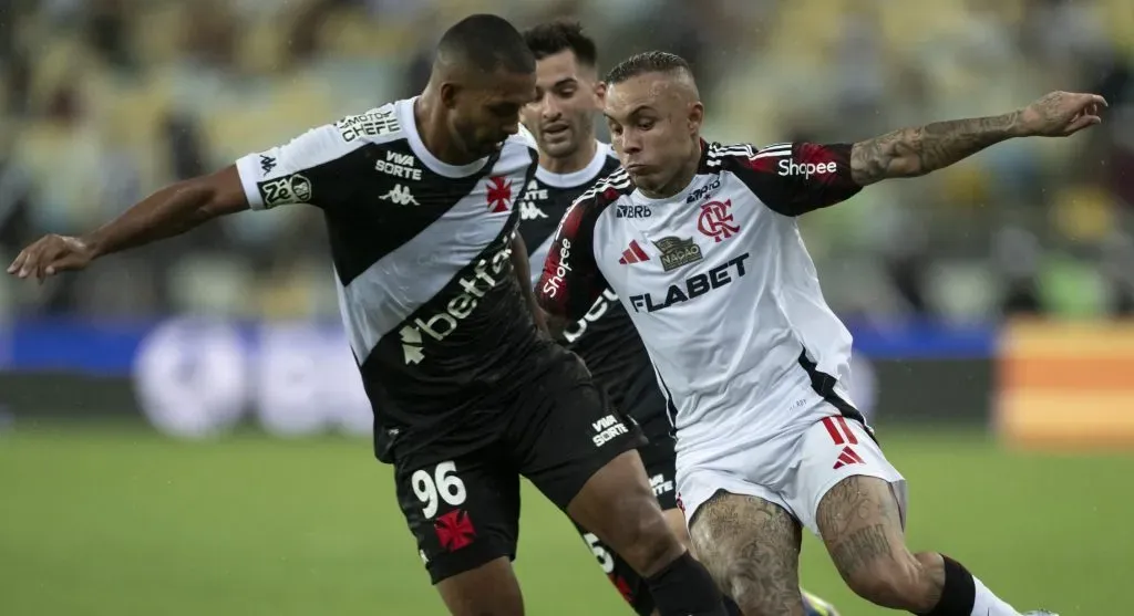 Everton Cebolinha jogador do Flamengo durante partida contra o Vasco no estadio Maracana pelo campeonato Brasileiro A 2025. Foto: Jorge Rodrigues/AGIF