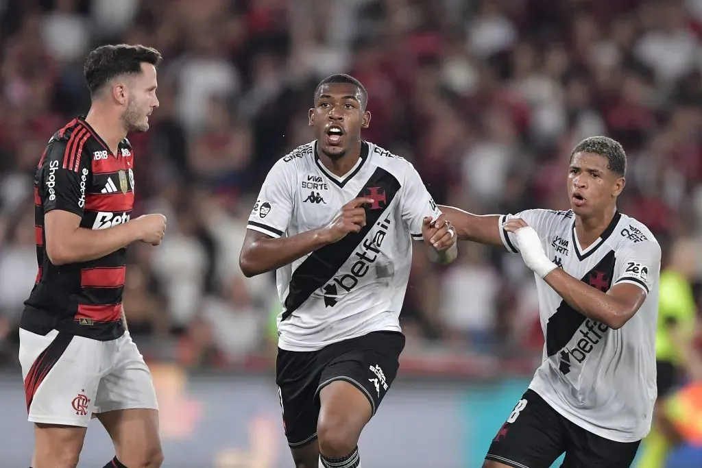 Rayan empata de cabeça contra o Flamengo ainda no primeiro tempo. Foto: Thiago Ribeiro/AGIF