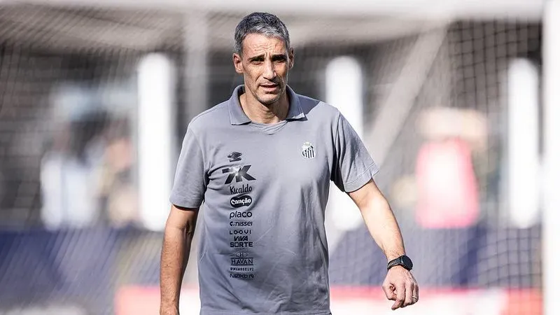 Vojvoda é o técnico do Santos. Foto: Raul Baretta/Santos FC