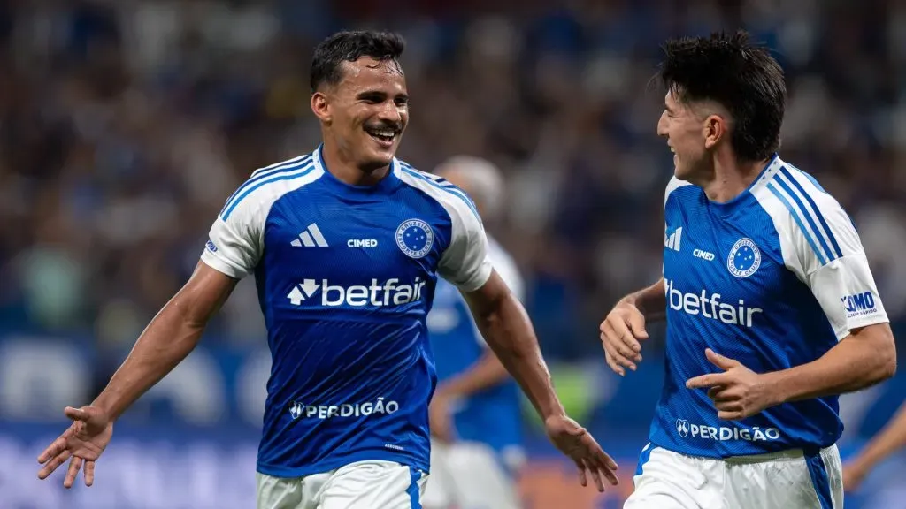 Kaiki Bruno comemora seu gol durante partida contra o Bragantino no Mineirão pelo campeonato Brasileiro A 2025. Foto: Alessandra Torres/AGIF
