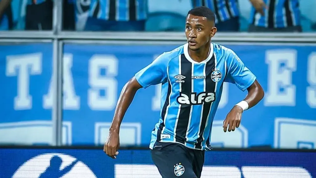 André Henrique, em açao pelo Gremio
