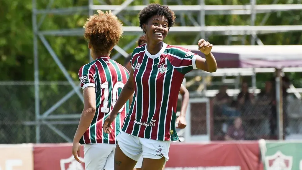 Jogadora do Fluminense Feminino Sub-20 celebra gol
