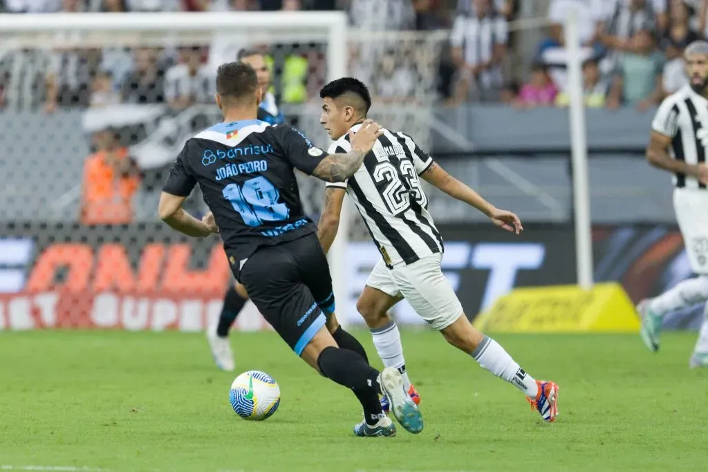 Botafogo e Grêmio empataram em 1 a 1 em último duelo no ano passado, em Brasília. Foto: Kayan Mendes/AGIF