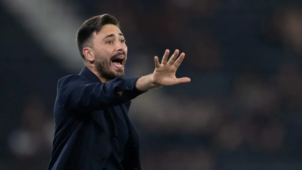 Davide Ancdelotti, técnico do Botafogo, tem problemas para encarar o Imortal – Foto: Jorge Rodrigues/AGIF