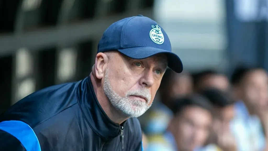 MG – BELO HORIZONTE – 17/08/2025 – BRASILEIRO A 2025, ATLETICO-MG X GREMIO – Mano Menezes tecnico do Gremio durante partida contra o Atletico-MG no estadio Arena MRV pelo campeonato Brasileiro A 2025.