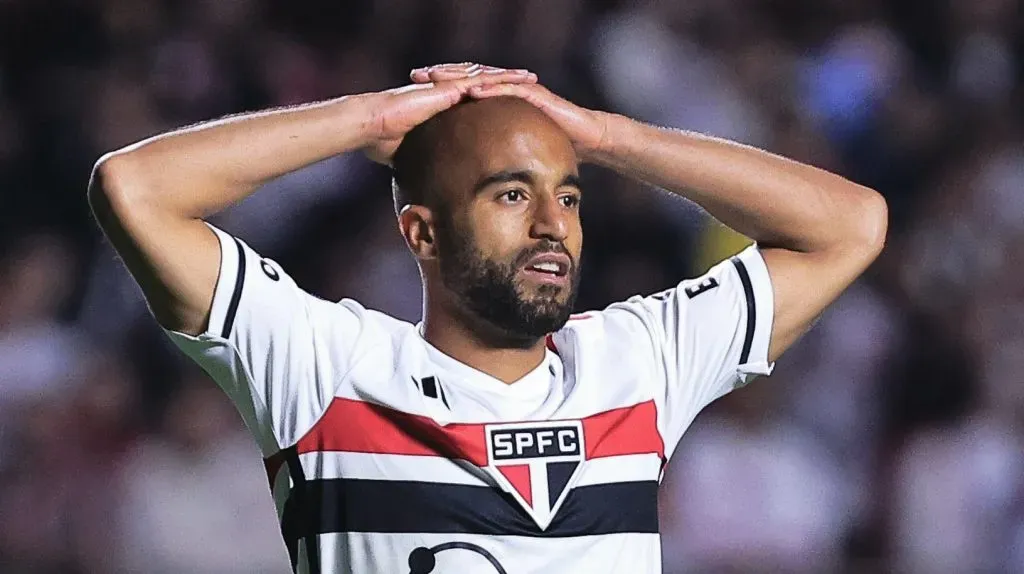 Lucas Moura não conseguiu mudar o cenário do jogo - Foto: Ettore Chiereguini/AGIF