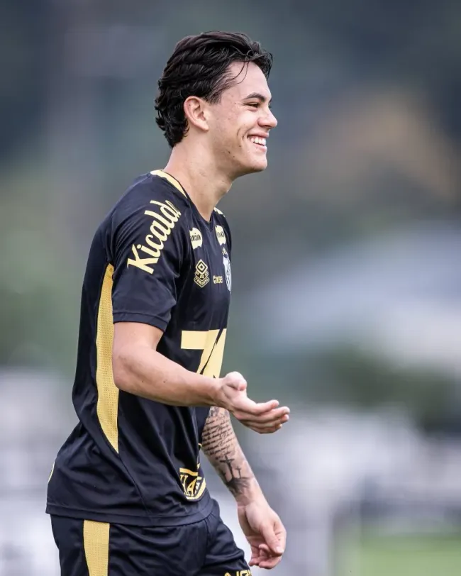 JP Chermont ainda não somou minutos no Santos sob o comando de Vojvoda – Foto: Raul Baretta/ Santos FC.