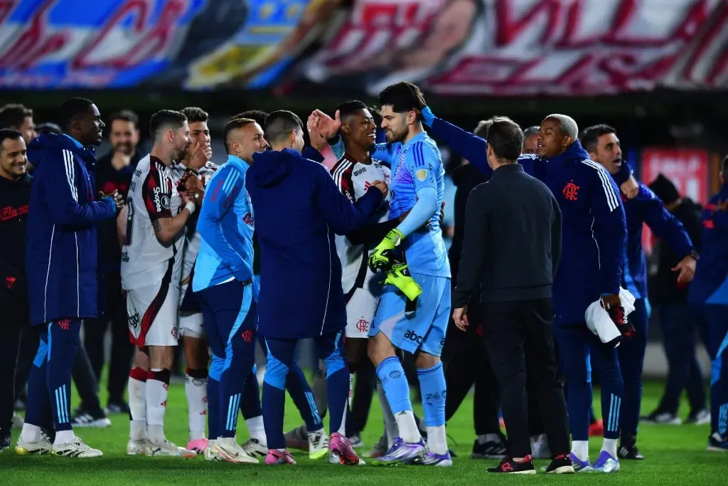 Momento em que Bruno Henrique celebra a classificação. Photo by Marcelo Endelli/Getty Images