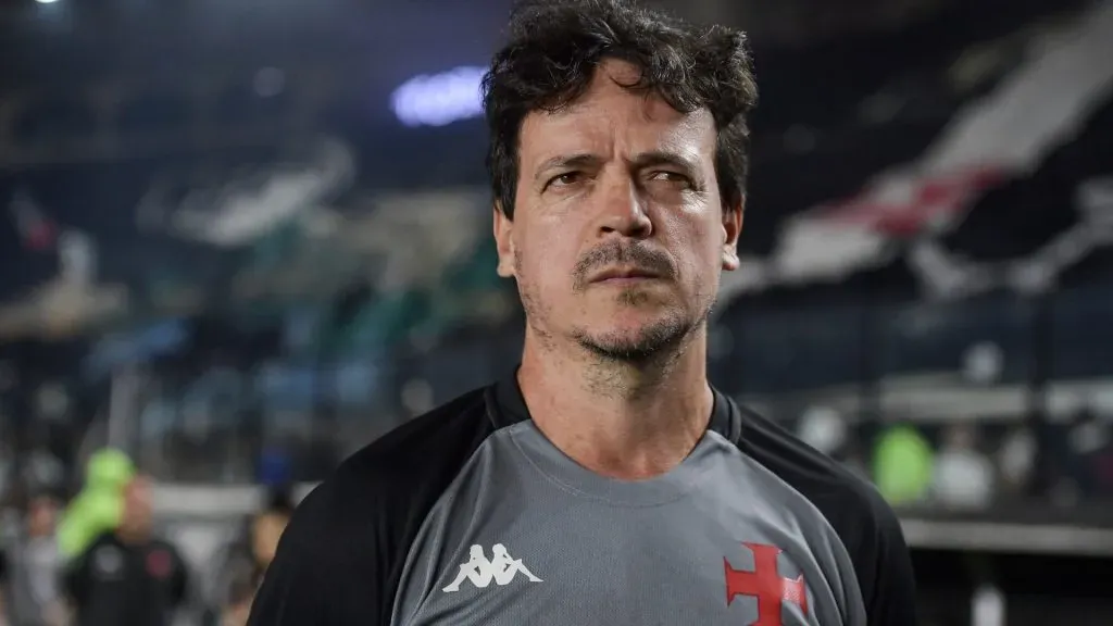 Fernando Diniz durante partida do Vasco em São Januário – Foto: Thiago Ribeiro/AGIF