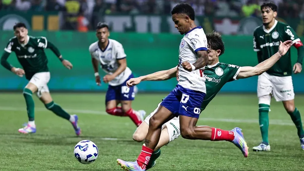 Kayky, jogador do Bahia, durante partida contra o Palmeiras no estadio Arena Allianz Parque pelo campeonato Brasileiro A 2025. Foto: Fabio Giannelli/AGIF