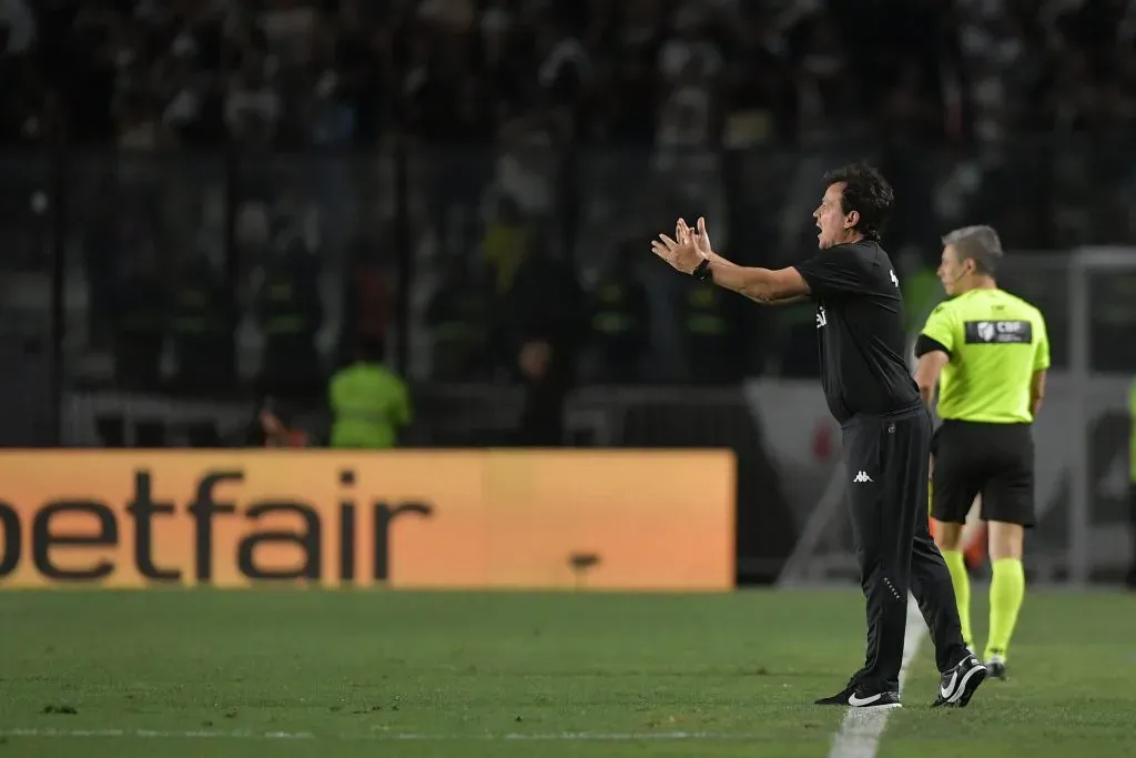 Diniz no comando do Vasco na partida contra o Cruzeiro. Foto: Thiago Ribeiro/AGIF