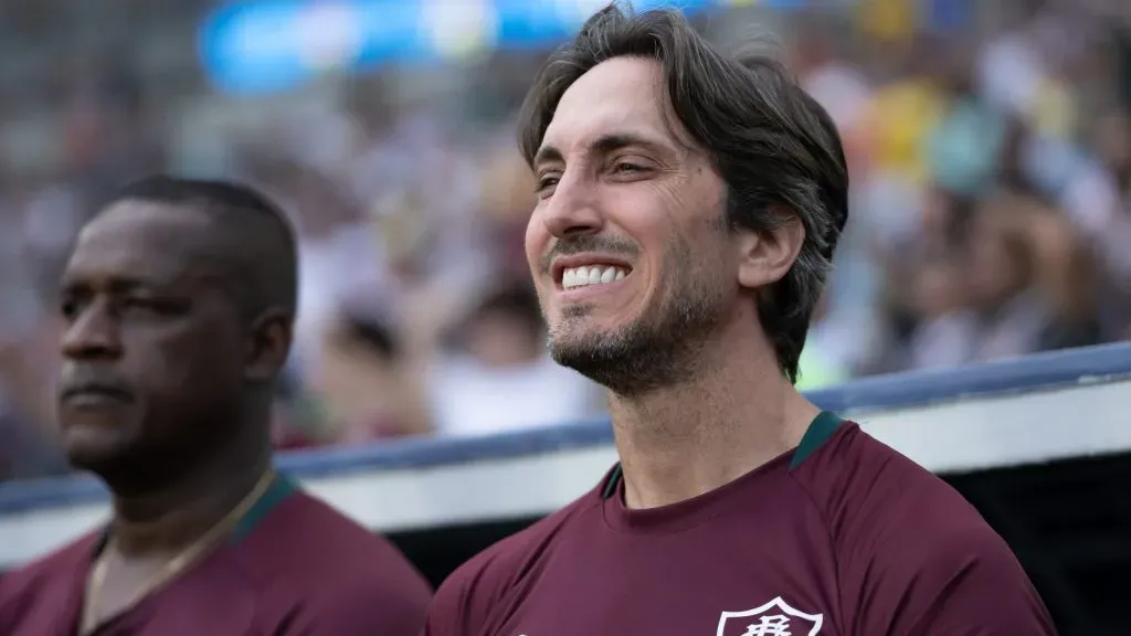 RJ – RIO DE JANEIRO – 28/09/2025 – BRASILEIRO A 2025, FLUMINENSE X BOTAFOGO – Luis Zubeldia tecnico do Fluminense durante partida contra o Botafogo no estadio Maracana pelo campeonato Brasileiro A 2025. Foto: Jorge Rodrigues/AGIF