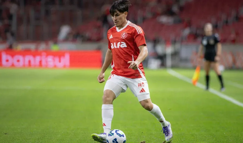 Bernabei volta ao time titular do Inter contra o Corinthians – Foto: Maxi Franzoi/AGIF