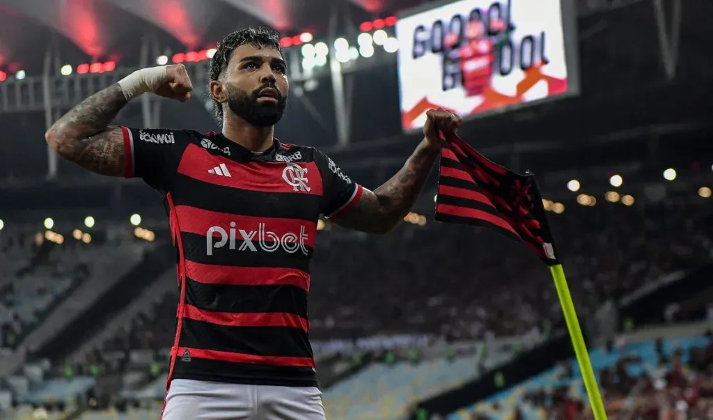 Gabriel Barbosa vibrando após marcar pelo Flamengo – Foto: Thiago Ribeiro/AGIF