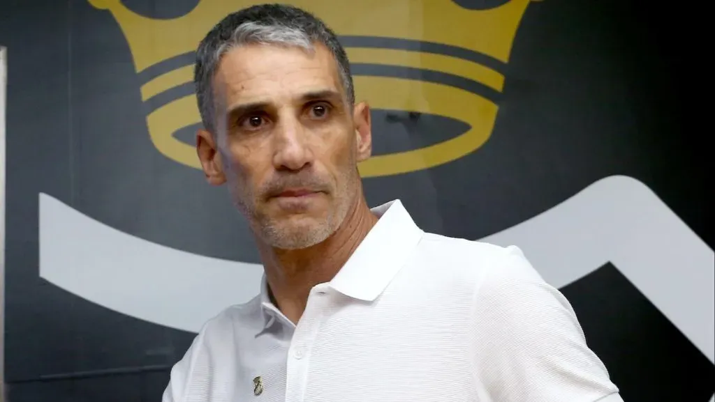 TECNICO JUAN PABLO VOJVODA - durante apresentacao como novo tecnico do Santos em coletiva de imprensa realizada no Vila Belmiro. Foto: Mauricio De Souza/AGIF