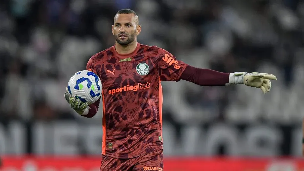 Weverton mandou uma indireta ao Flamengo - Foto: Thiago Ribeiro/AGIF.