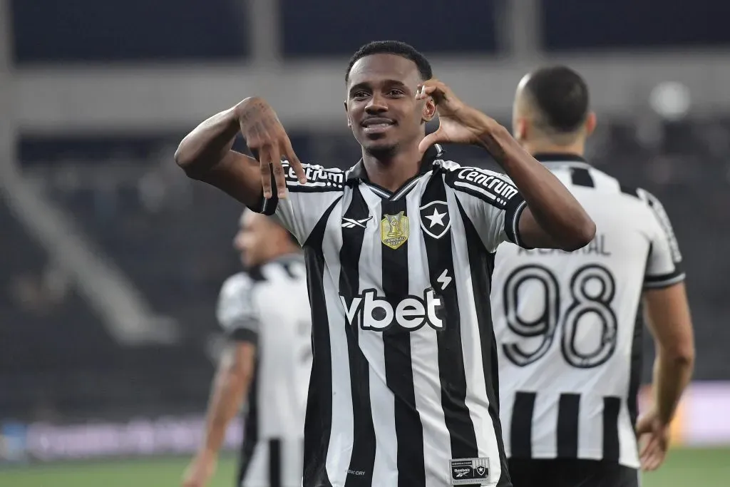 Jeffinho jogador do Botafogo comemora seu gol durante partida contra o Bahia no estadio Engenhao pelo campeonato Brasileiro. Foto: Thiago Ribeiro/AGIF