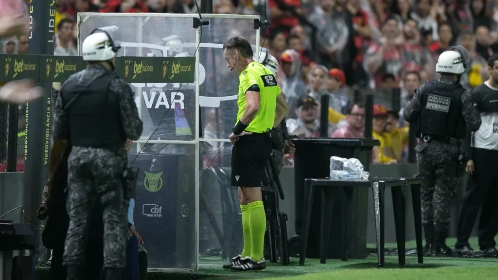 Sport pode entrar com ação após erro de Claus – Foto: Marlon Costa/AGIF