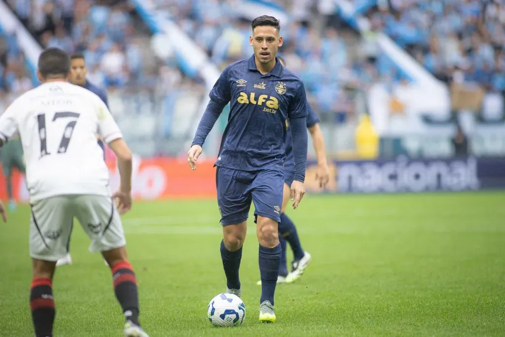 Erick Noriega jogador do Gremio vai chegar ao sétimo jogo consecutivo contra o Bragantino. Foto: Maxi Franzoi/AGIF