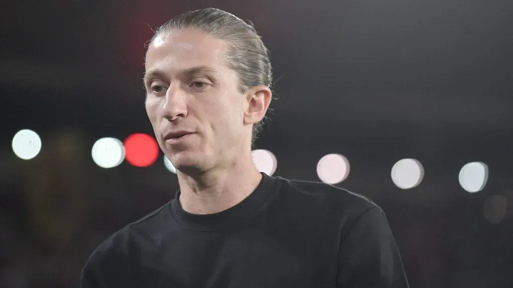 Filipe Luís é detonado pelos torcedores do Flamengo. Foto: Thiago Ribeiro/AGIF