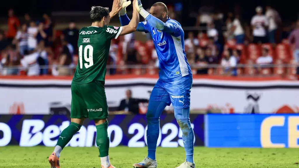 Sosa e Weverton vibrando após São Paulo x Palmeiras – Foto: Marcello Zambrana/AGIF