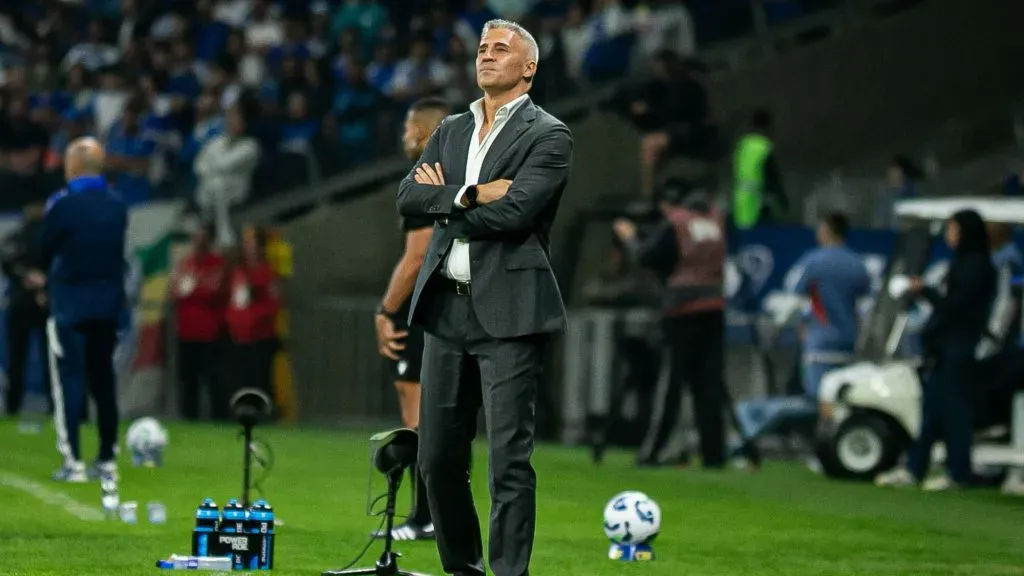 Hernán Crespo revela que meta do São Paulo é se garantir em competição internacional em 2026 – Foto: Fernando Moreno/AGIF
