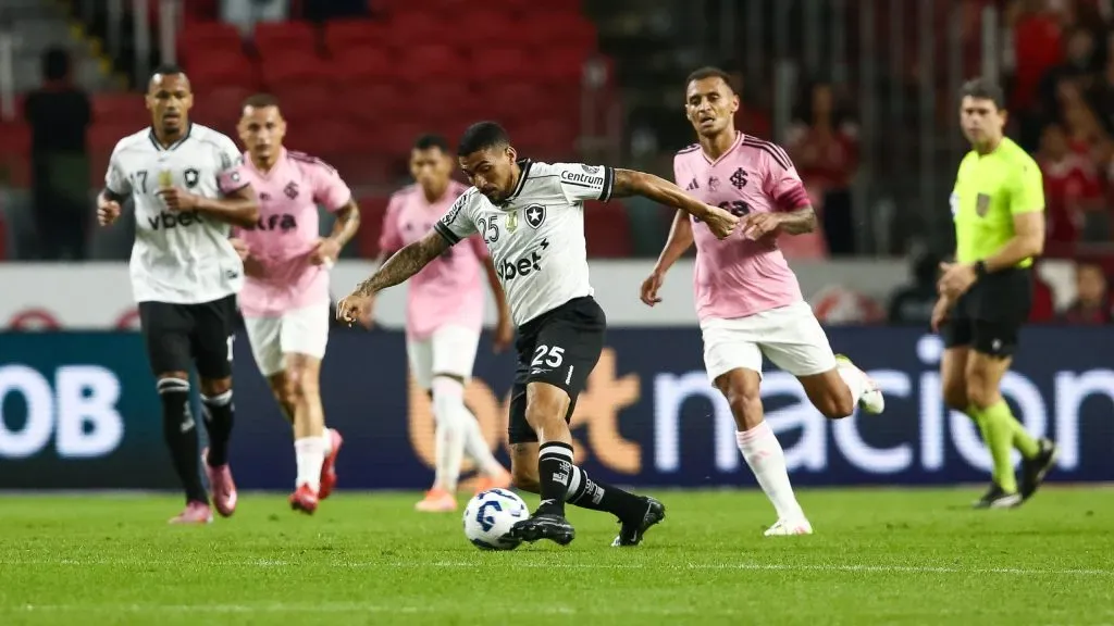 O Inter venceu o Botafogo por 2 a 0. (Photo by Pedro H. Tesch/Getty Images)