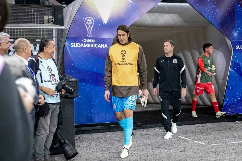 Cassio Goleiro do Corinthians durante entrada em campo para partida contra o Argentinos Juniors no estádio Arena Corinthians pelo campeonato Copa Sul-Americana 2024 – Foto: Leonardo Lima/AGIF