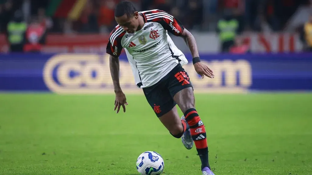 RS – PORTO ALEGRE – 17/08/2025 – BRASILEIRO A 2025, INTERNACIONAL X FLAMENGO – Wallace Yan jogador do Flamengo durante partida contra o Internacional no estadio Beira-Rio pelo campeonato Brasileiro A 2025. Foto: Maxi Franzoi/AGIF