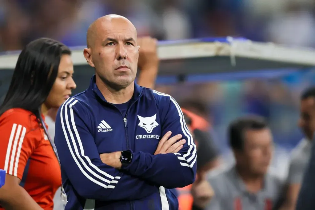 Leonardo Jardim vai avaliar o elenco para 2026. Foto: Gilson Lobo/AGIF