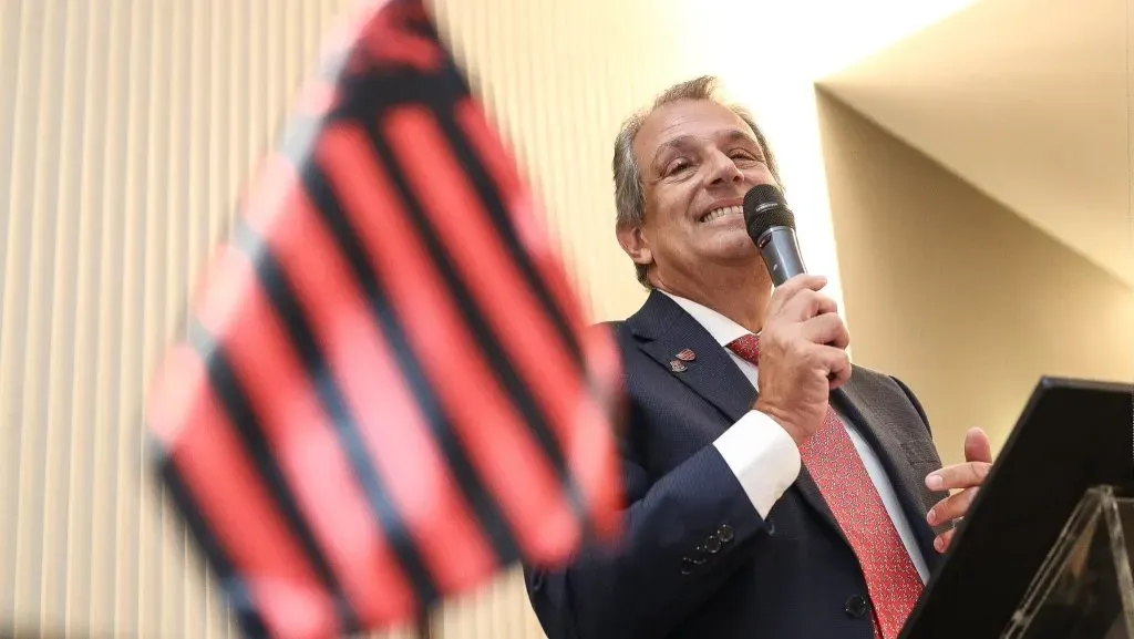 Atitude de Luiz Eduardo Baptista, presidente do Flamengo, de rever as receitas da Libra provocou revolta de Santos e Cia no bloco – Foto: Gilvan de Souza/CRF