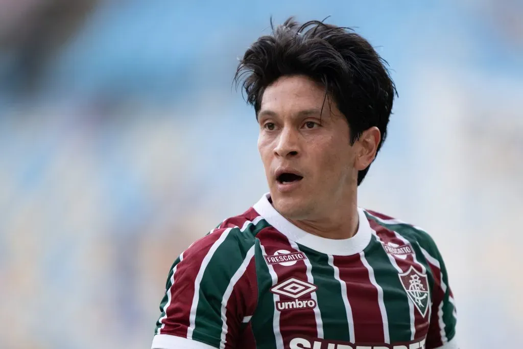 . Foto: Jorge Rodrigues/AGIF – Germán Cano ganhou a disputa contra o jovem Kennedy.