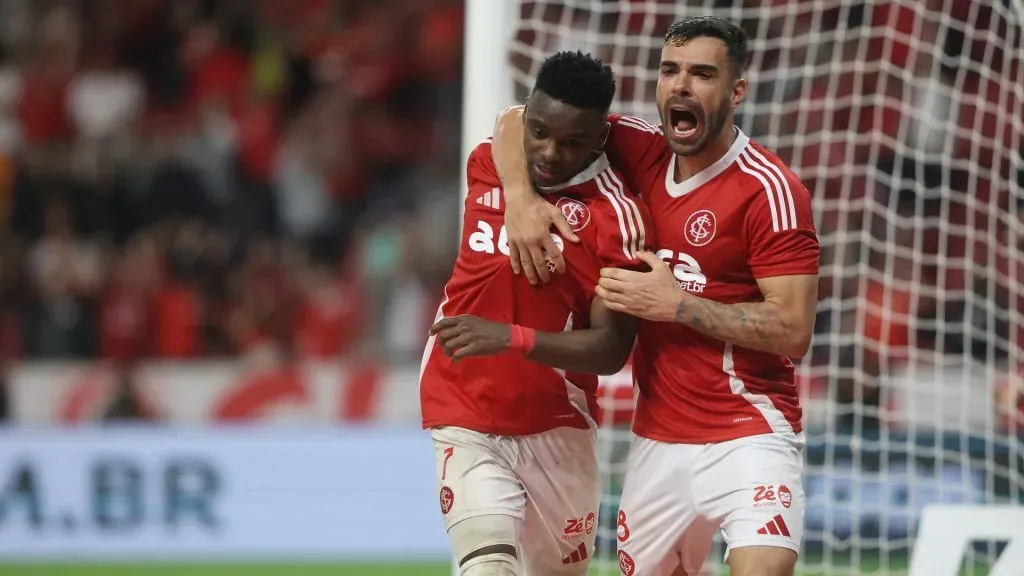 Carbonero e Bruno Henrique, jogadores do Internacional