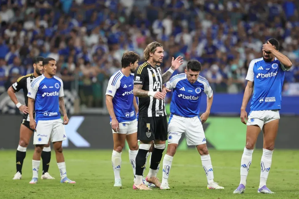 Jugador de Lyanco Atlético-MG durante un partido contra Cruzeiro en el estadio Mineirao por el campeonato Copa Do Brasil 2025 – Foto: Gilson Lobo/AGIF