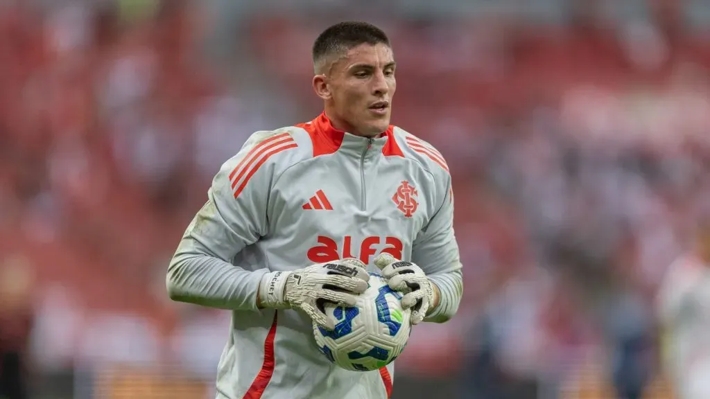 RS – PORTO ALEGRE – 21/09/2025 – BRASILEIRO A 2025, INTERNACIONAL X GREMIO – Sergio Rochet jogador do Internacional durante partida contra o Gremio no estadio Beira-Rio pelo campeonato Brasileiro A 2025. Foto: Liamara Polli/AGIF