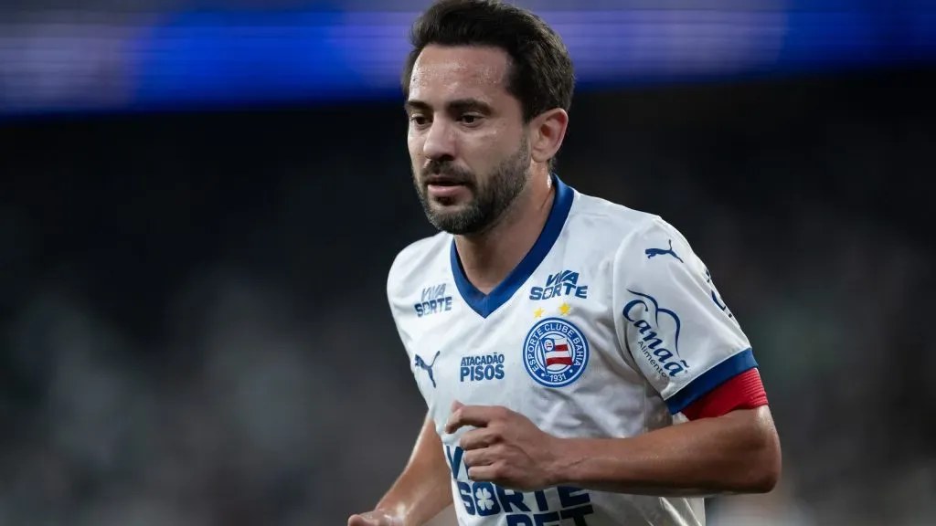 Everton Ribeiro é um camisa 10 moderno da tradição criativa. Hoje é jogador do Bahia, mas fez muito sucesso no Flamengo Foto: Jorge Rodrigues/AGIF