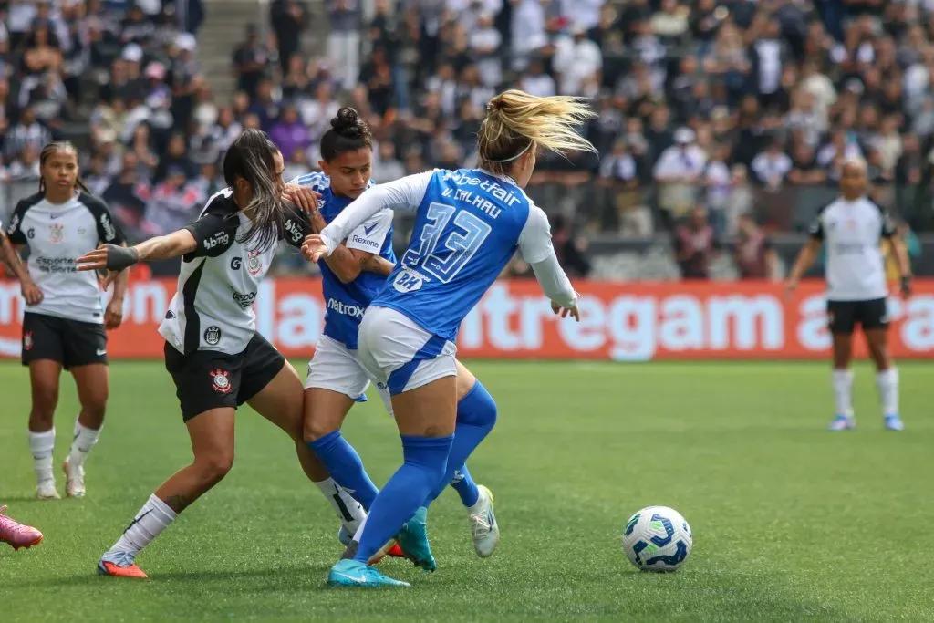 Último duelo entre os rivais pegou fogo. Foto: Lucas Gabriel Cardoso/AGIF