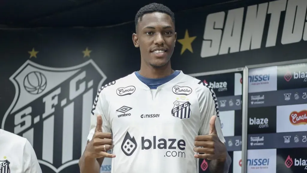 Luisão não rendeu o esperado pelo Santos - (Foto: Reinaldo Campos/AGIF).