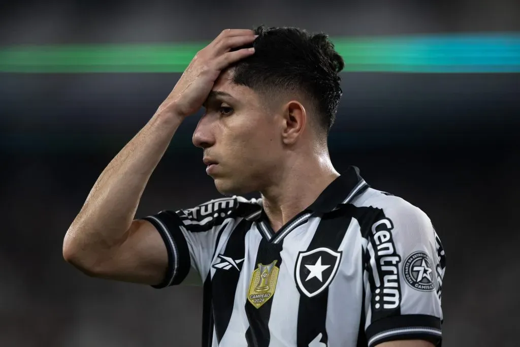 Savarino jogador do Botafogo lamenta durante partida contra o Atletico-MG – Foto: Jorge Rodrigues/AGIF