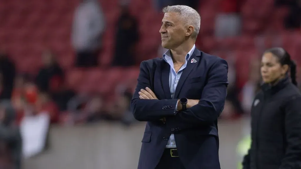 São Paulo leva ligeira vantagem sobre o Grêmio e tenta confirmar domínio no Brasileirão — Foto Maxi FranzoiAGIF