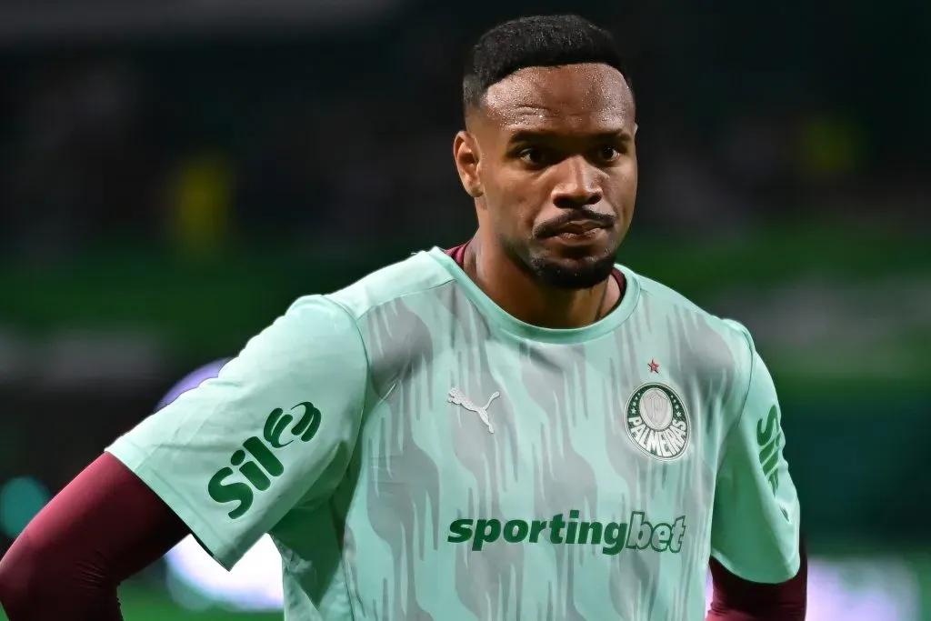 Carlos Miguel treinou entre os titulares nesta sexta-feira na Academia de Futebol – Foto: Jota Erre/AGIF