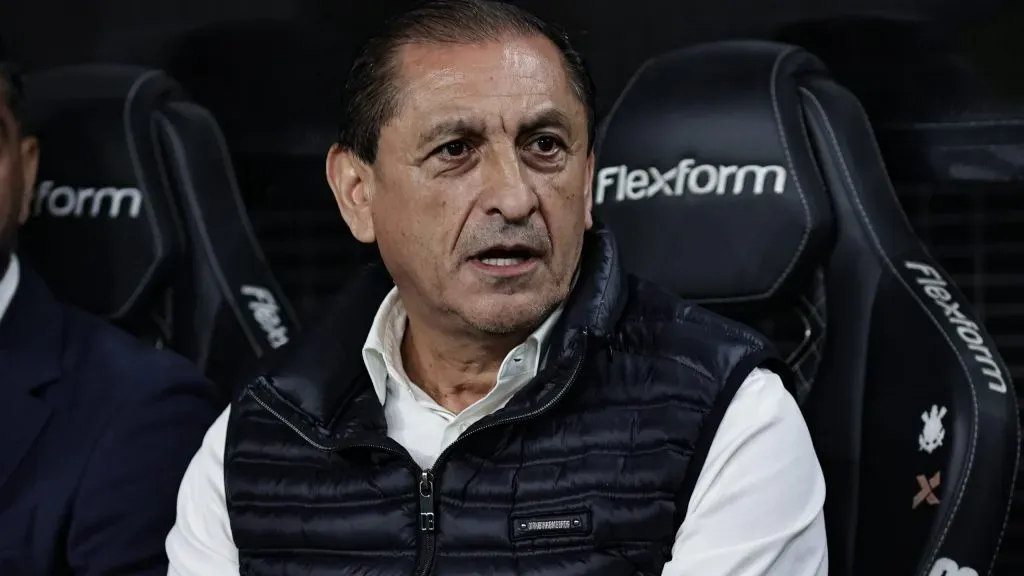 SP – SAO PAULO – 16/04/2025 – BRASILEIRO A 2025, CORINTHIANS X FLUMINENSE – Ramon Diaz tecnico do Corinthians durante partida contra o Fluminense no estadio Arena Corinthians pelo campeonato Brasileiro A 2025. Foto: Fabio Giannelli/AGIF