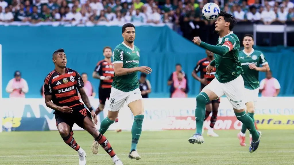 Gustavo Gomez jogador do Palmeiras durante partida contra o Flamengo no estadio Arena Allianz Parque pelo campeonato Brasileiro A 2025. Foto: Marcello Zambrana/AGIF