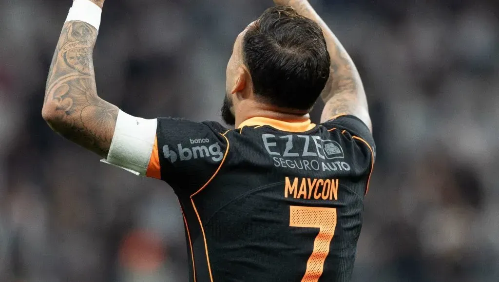 Maycon comemorando gol. Foto: Joisel Amaral/AGIF