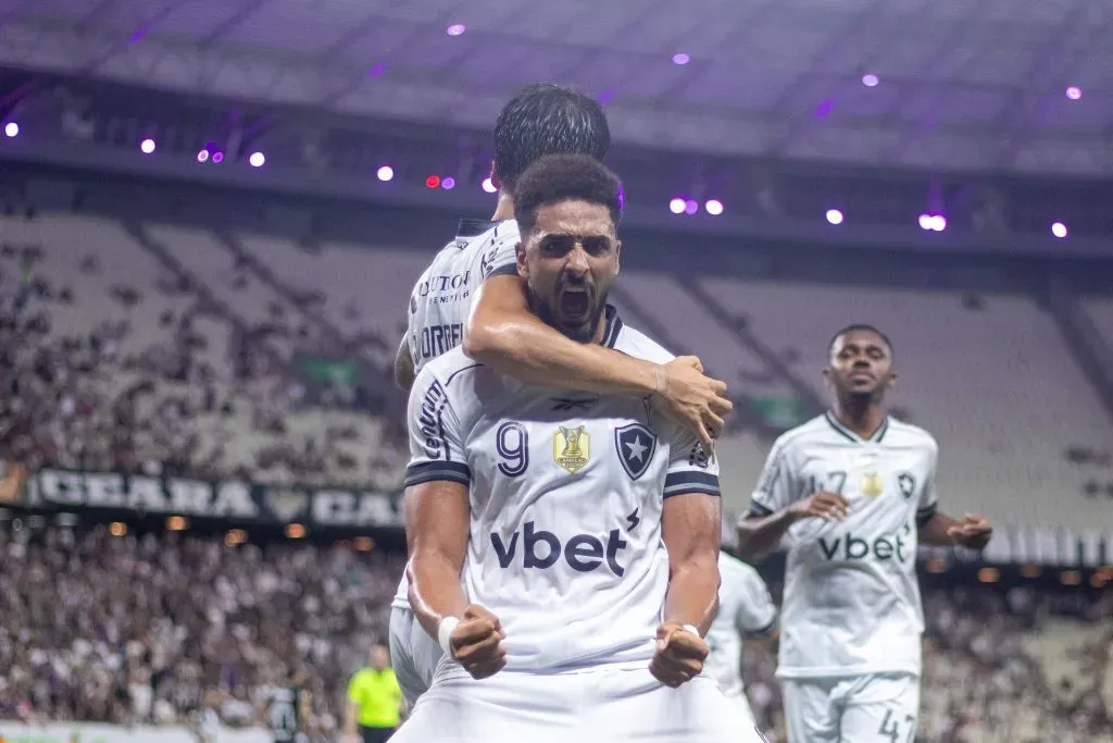 CE – FORTALEZA – 19/10/2025 – BRASILEIRO A 2025, CEARA X BOTAFOGO – chris ramos jogador do Botafogo comemora seu gol durante partida contra o Ceara no estadio Castelao pelo campeonato Brasileiro A 2025. Foto: Baggio Rodrigues/AGIF